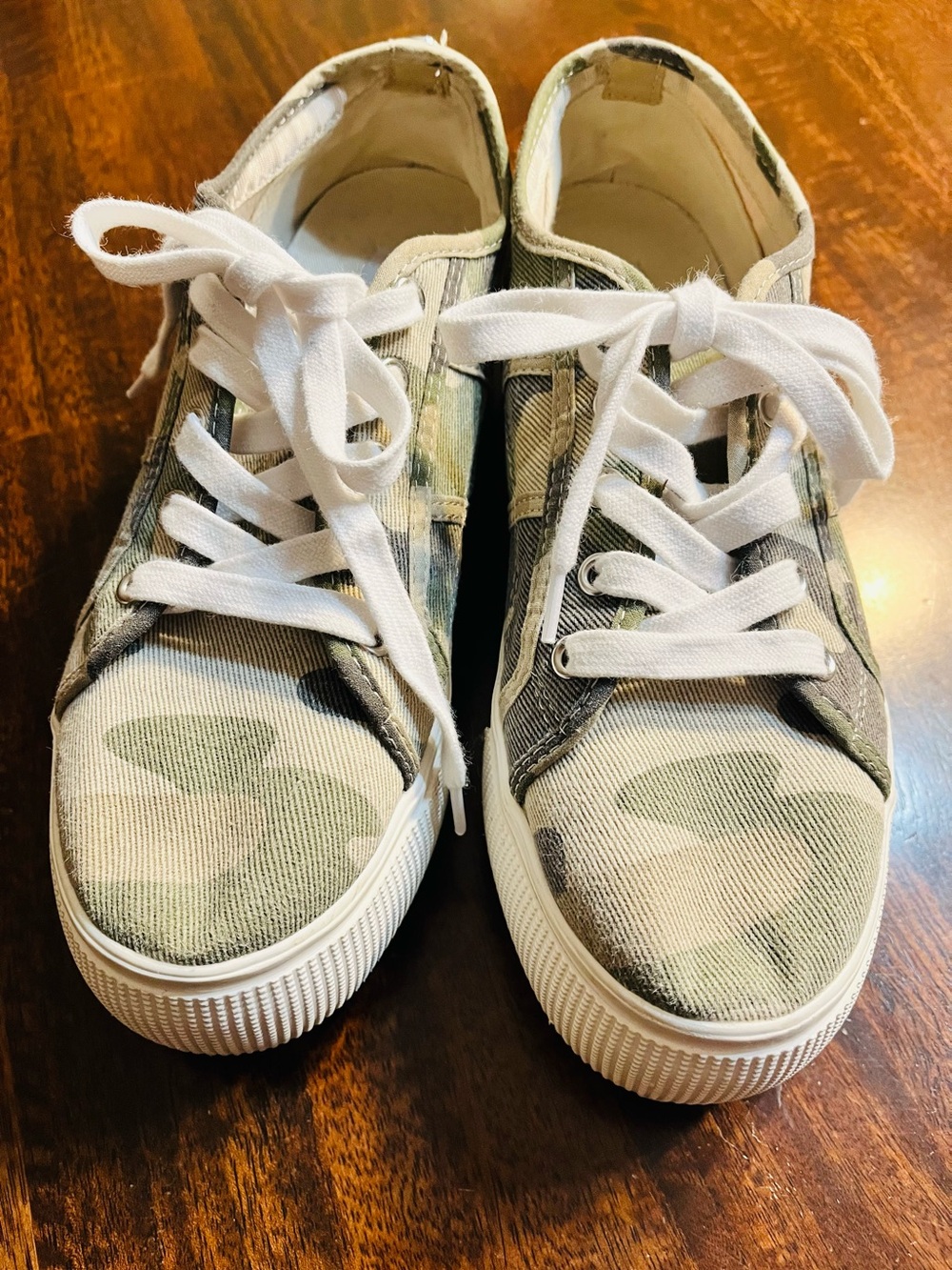 Steve Madden Emmi Low Platform Camouflage Sneakers Size 9 - Picture 2 of 6
